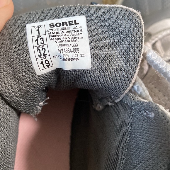 Sorel | Out N About Classic Youth Waterproof Boot - Picture 10 of 11